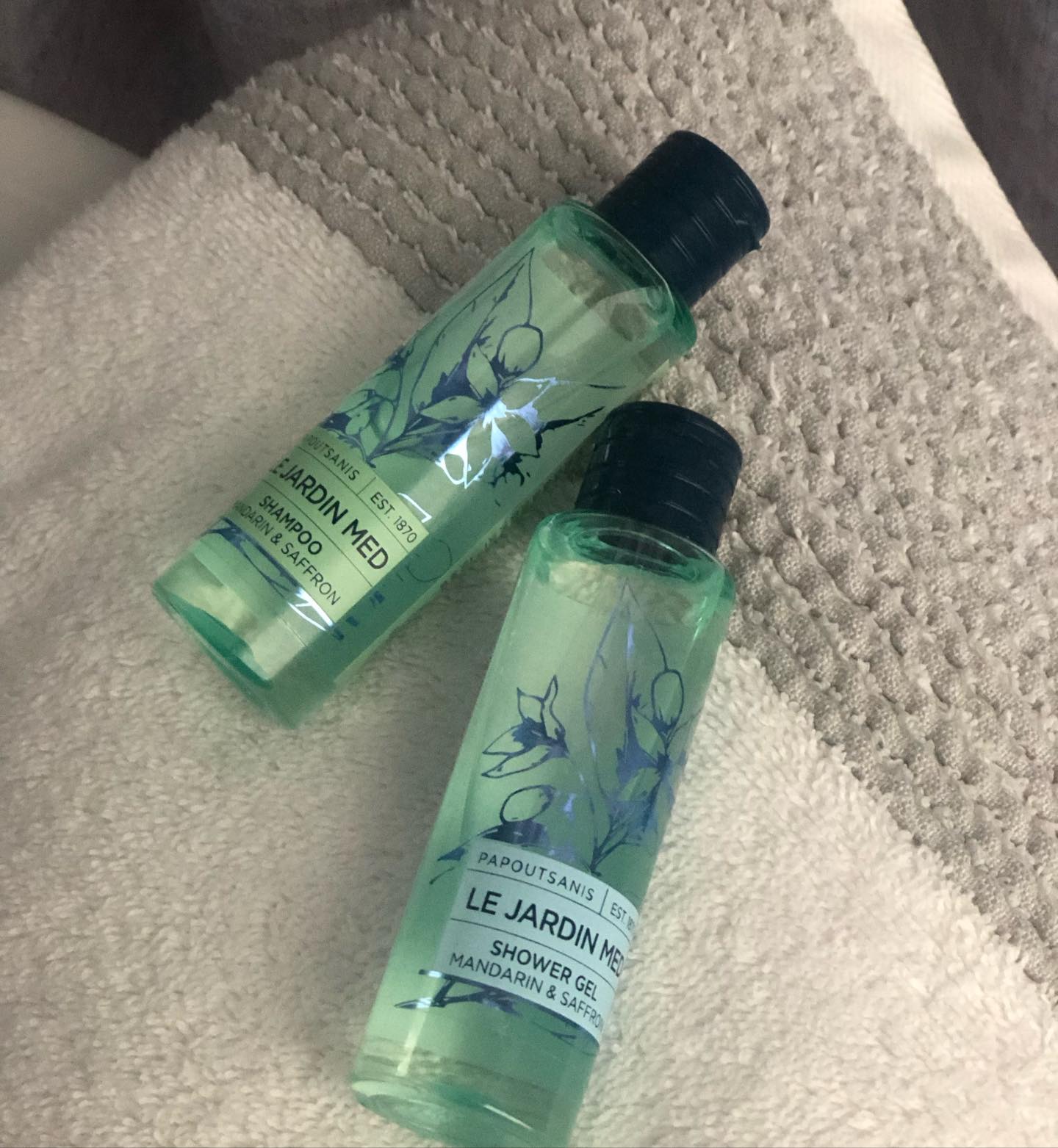 At Miranda hotel, even the smallest details are designed to delight.
Step into our bathroom and discovered smells while having your shower! 

#mirandahotel #seeyousoon #amenities #details