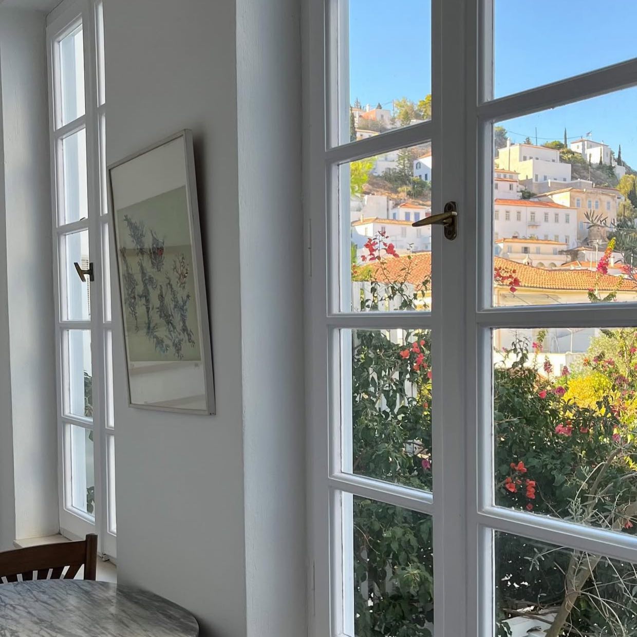 A new story is waiting to be told and shared. 💙 

#windowstories #newyear #hydraisland #mirandahydra