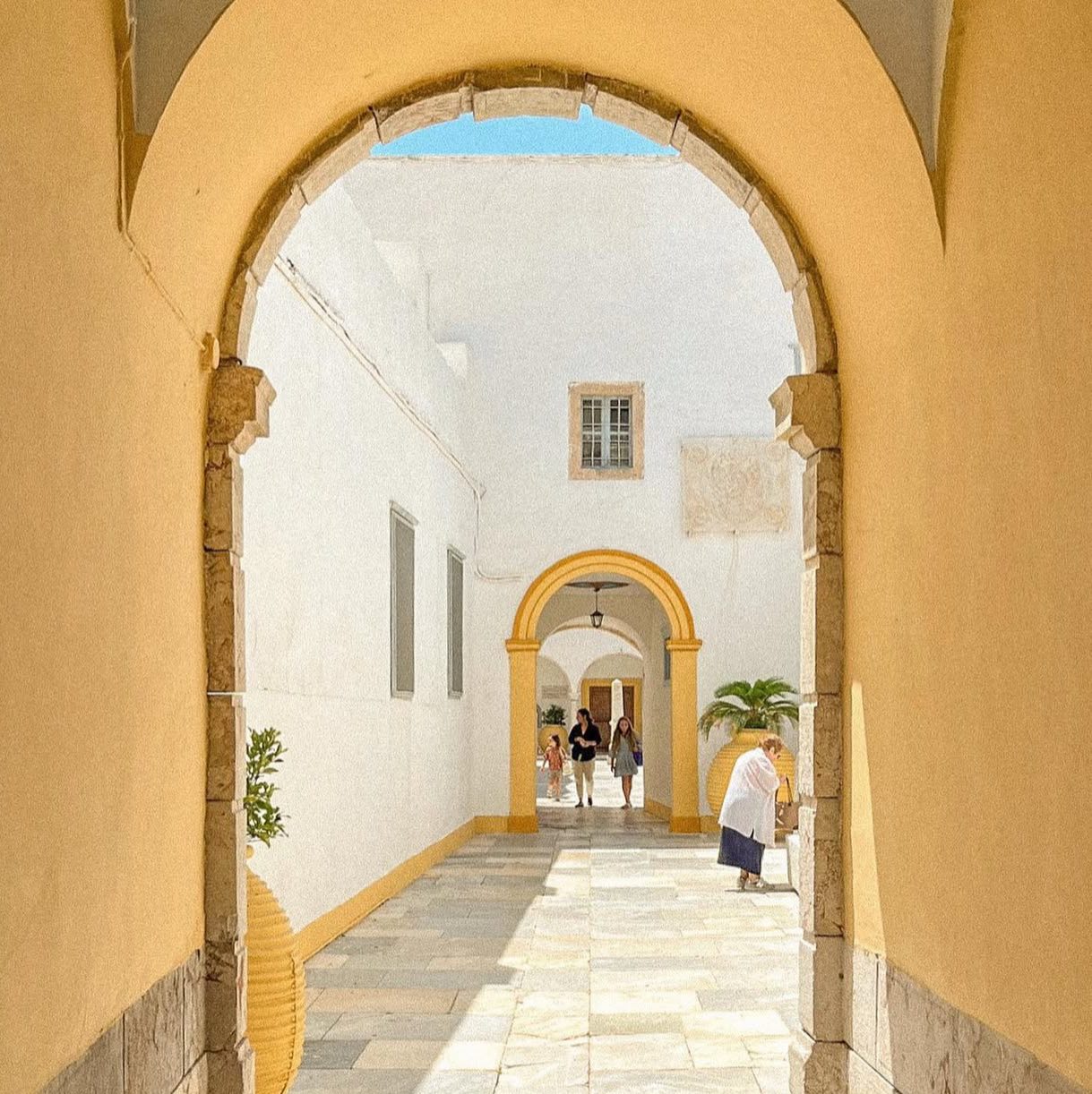 Hydra monastery.. A spires of appreciation for the visitors of the island.. 🔔 🤎 

#sightseeing #islandlife #hydra #mirandahydra #seeyousoon