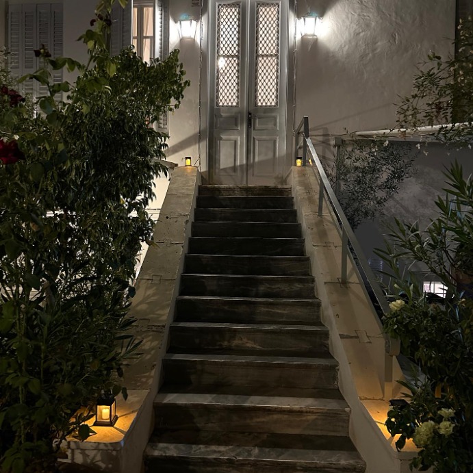 A gentle climb into timeless elegance.
The steps that lead us straight to the heart of Miranda... where where warm welcomes and Miranda’s romance await. 
#charmingstairs #charm #bynight #mirandahydra #hotelhydra