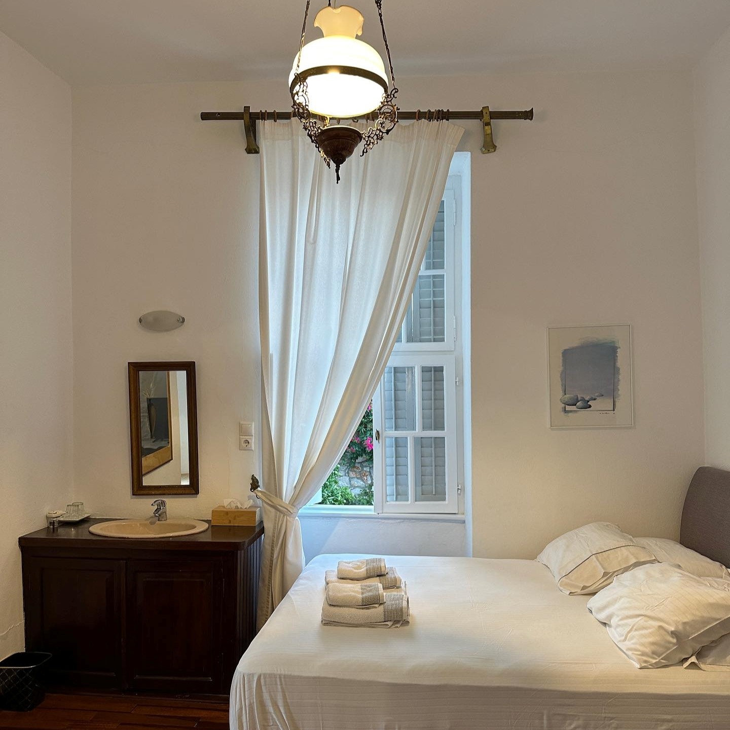 Morning light ✨gently pours in, meeting the quiet hum of the island. Between the scent of the sea breeze and the timeless charm of Miranda Hotel, a moment of pure serenity unfolds. ✨
Good morning from Miranda hotel! 
Getting ready to welcome you for the season! ✨

#seeyousoon #mirandahotel #hydraisland