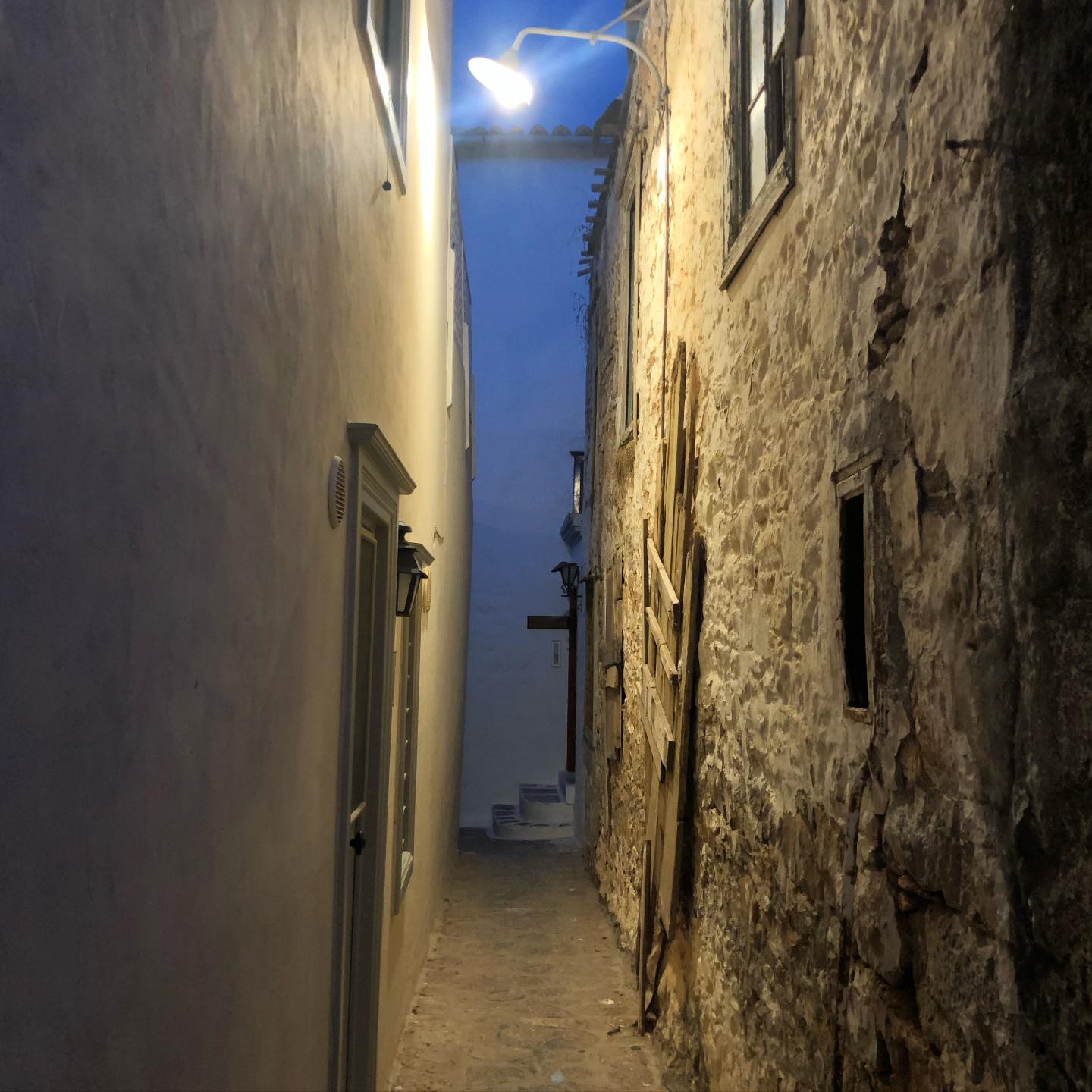 Every corner and every narrow street of Hydra tells a story and leads to small discoveries.. 
Slow down, look around, let the island tell you its secrets 🌒 

#magicalnights #slowliving #natrowstreets #hydra #mirandahydra
