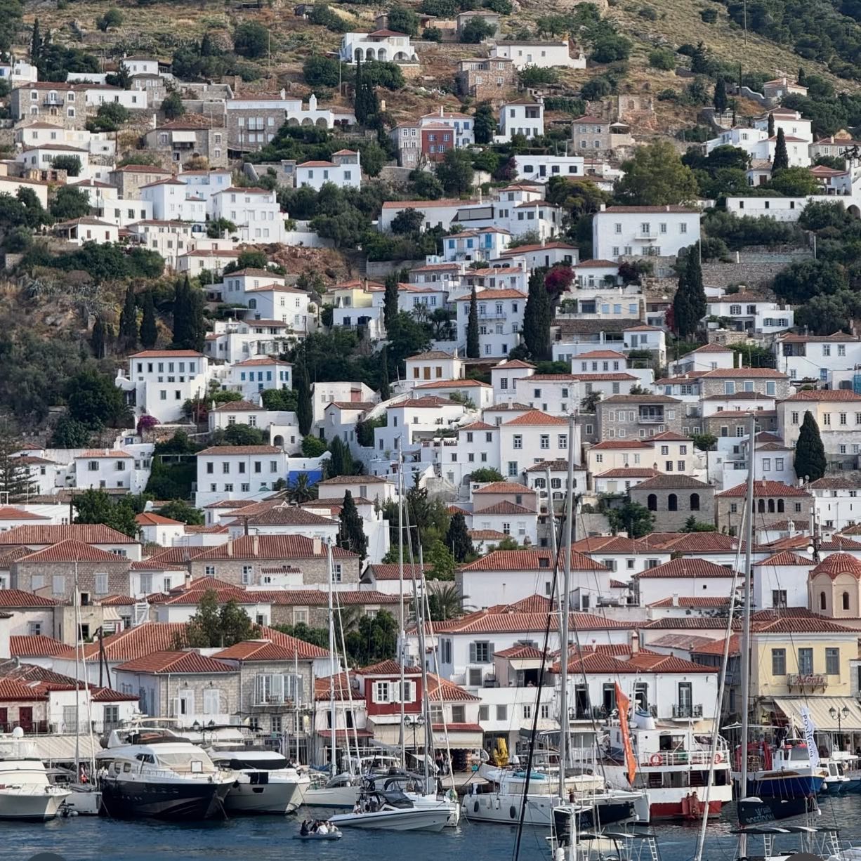 Our magic island in the morning ☀️
Houses perched on the hillside, bathed in the morning light 

#morningvibes☀️ #islandlife #hydramoments #mirandahydra