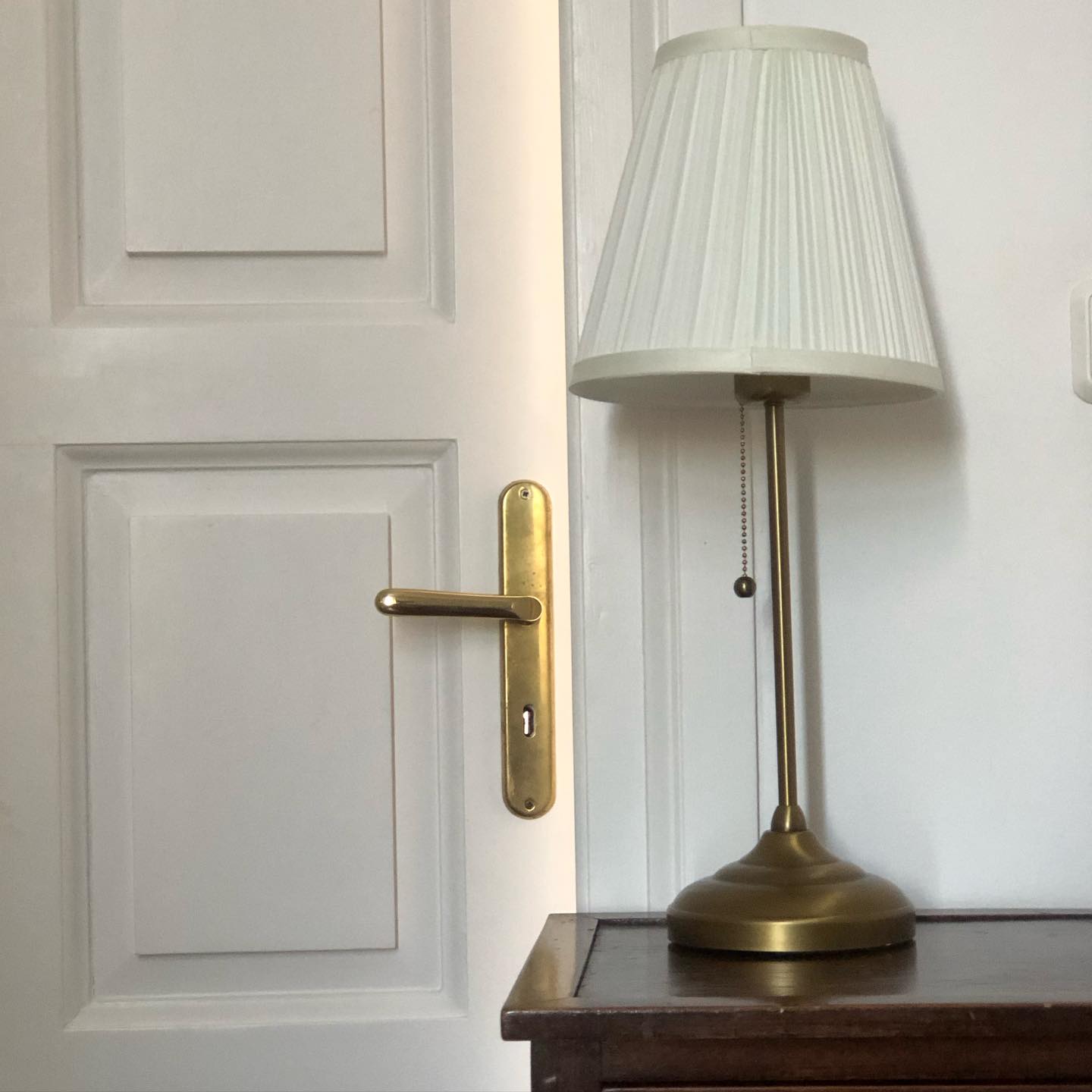 Quiet elegance 

#timestandstill #historicalhotel #mirandahydra