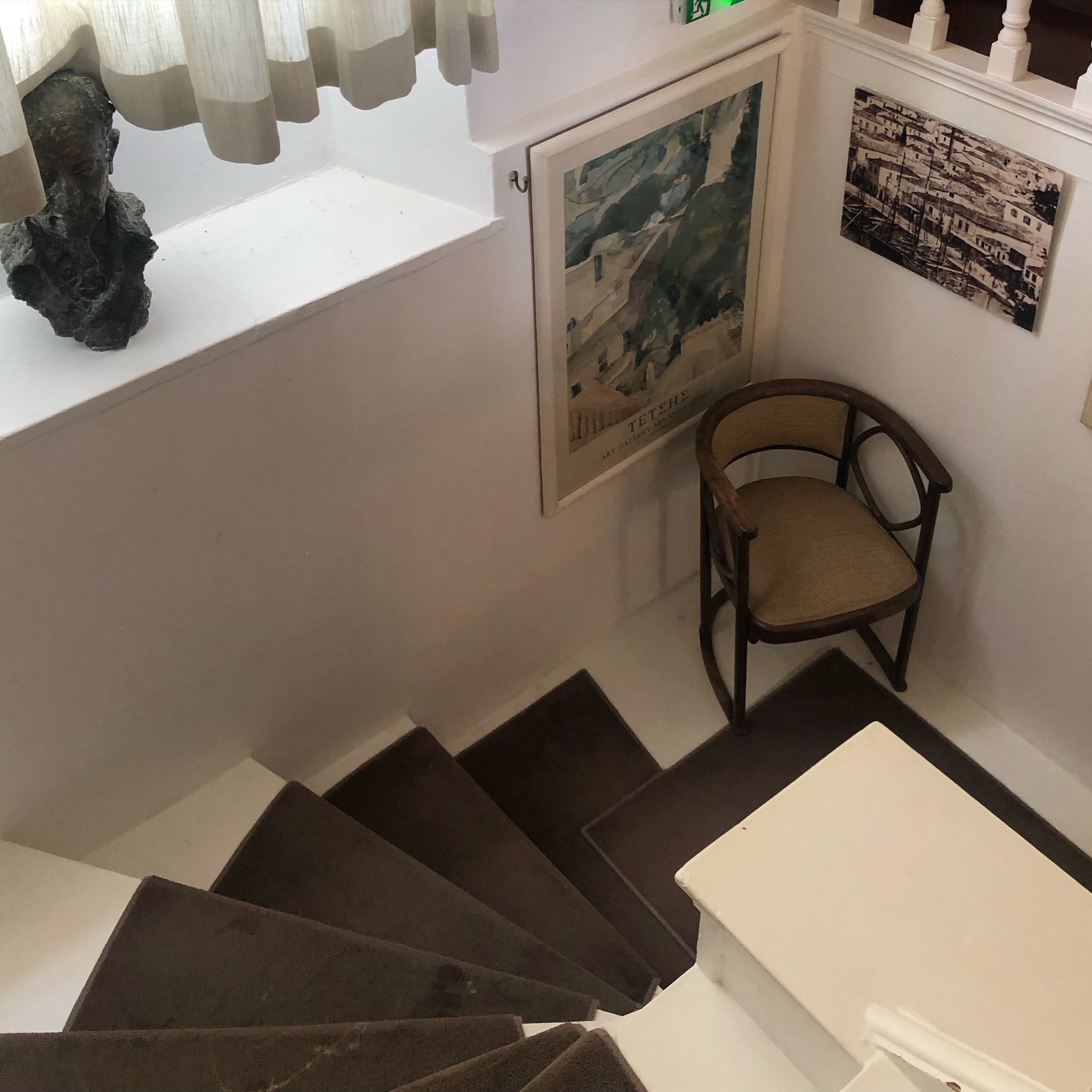 A history of hospitality, written in every step 

#mirandahydra #greekheritage #hydra #bookmow