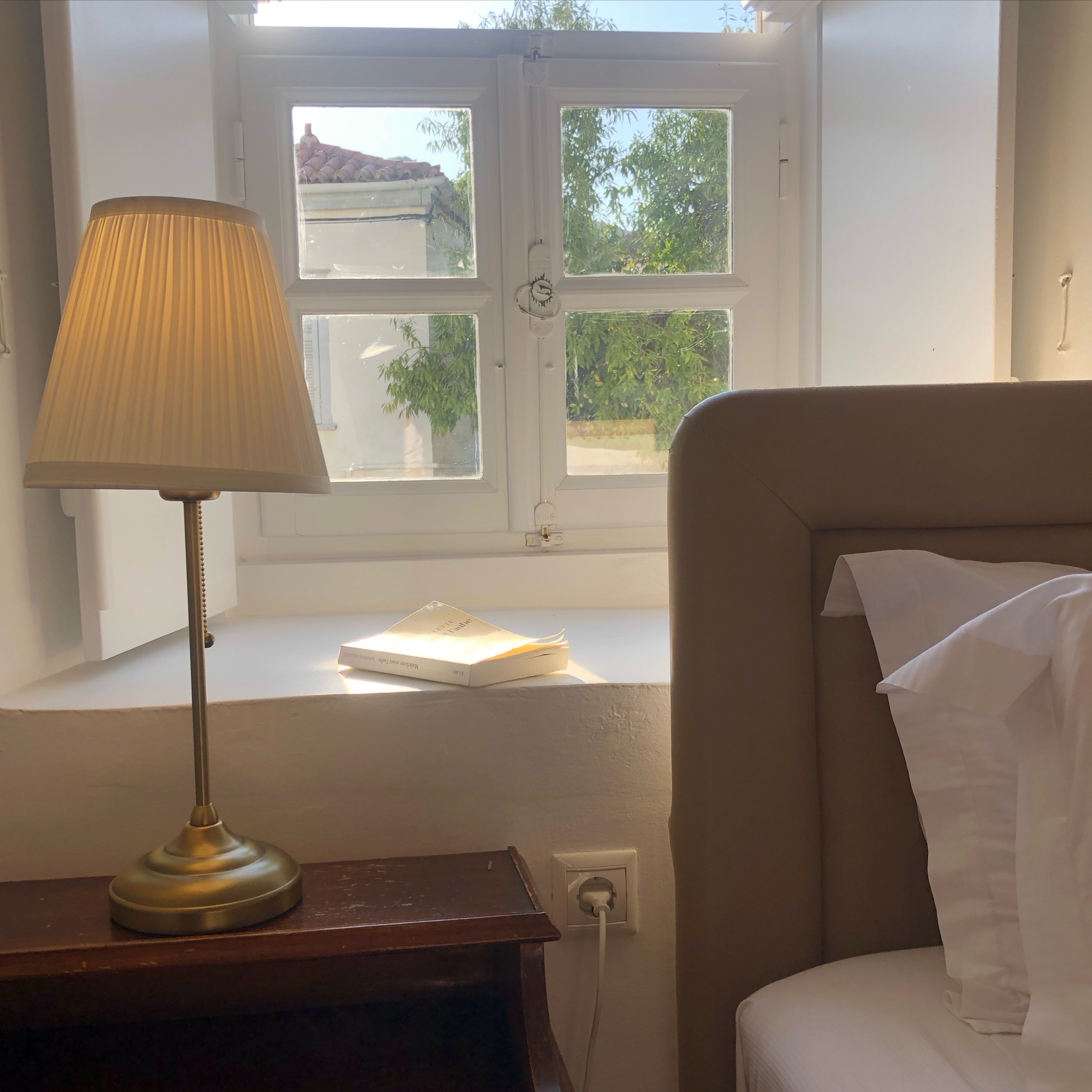 Morning light filtering through the window… and the quiet rhythm of Hydra waking up outside.. 
There is a distinct, timeless calm to mornings at Miranda hotel.. ☀️🍃 

#goodmorning #islandlife #deco #mirandahydra