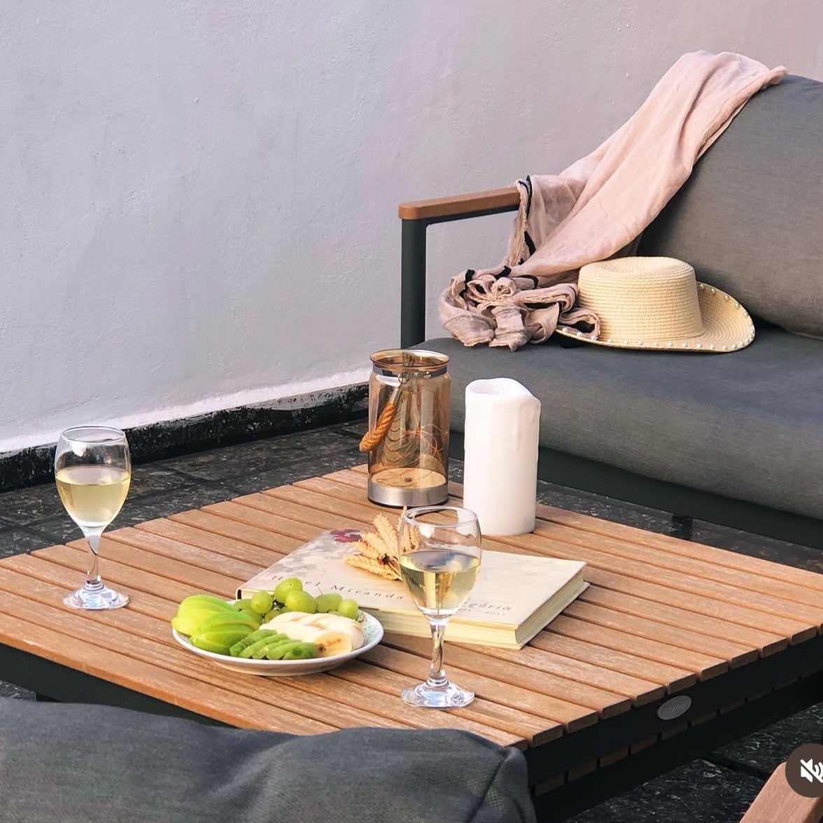 Your room, your balcony, your private retreat 🕯️🥂📖

#mirandahydra #balconyview #septembervibes