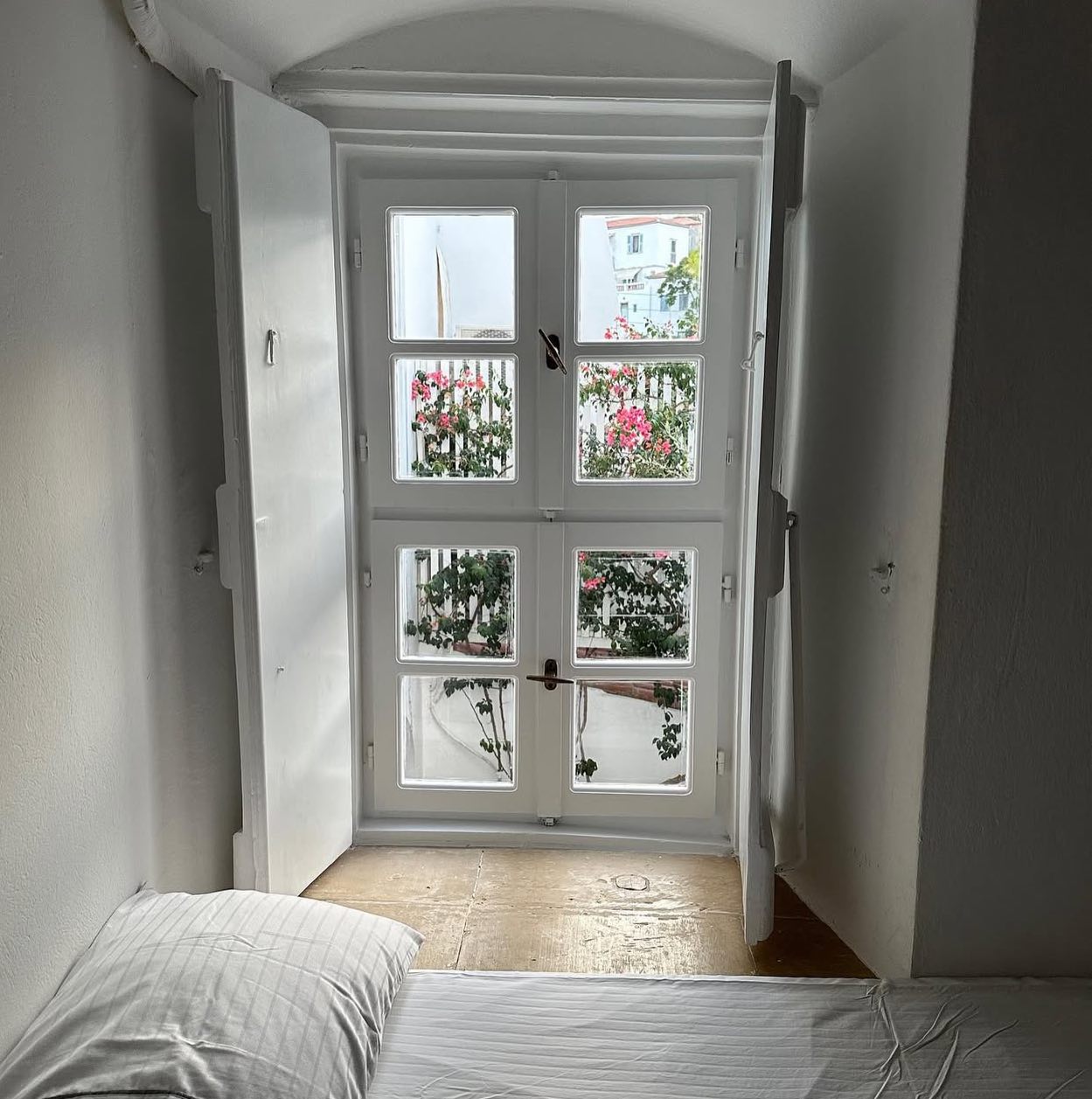 Some windows don’t just look out.. They hold memories. At Miranda hotel each window carries a quiet nostalgia! 
Miss you all! 

#mirandahotel #nostalgia #historichotel #timelesscharm #hydra