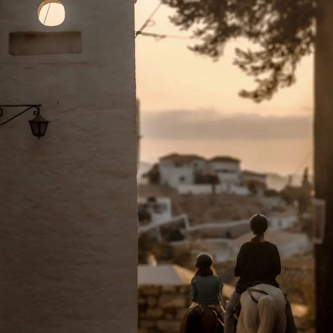 Wishing a happy December, full of joy! 
(📷@hydra_greece) 

#wishes #december2025 #hydra #mirandahotel #islandlife