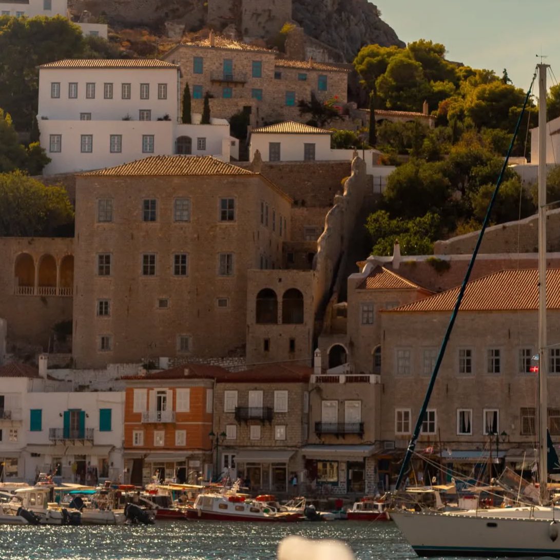 Last days of December in Hydra ⚓️ 
(📷 @ydra.mou) 

#moments #instapic #december2025 #seeyousoon #mirandahydra