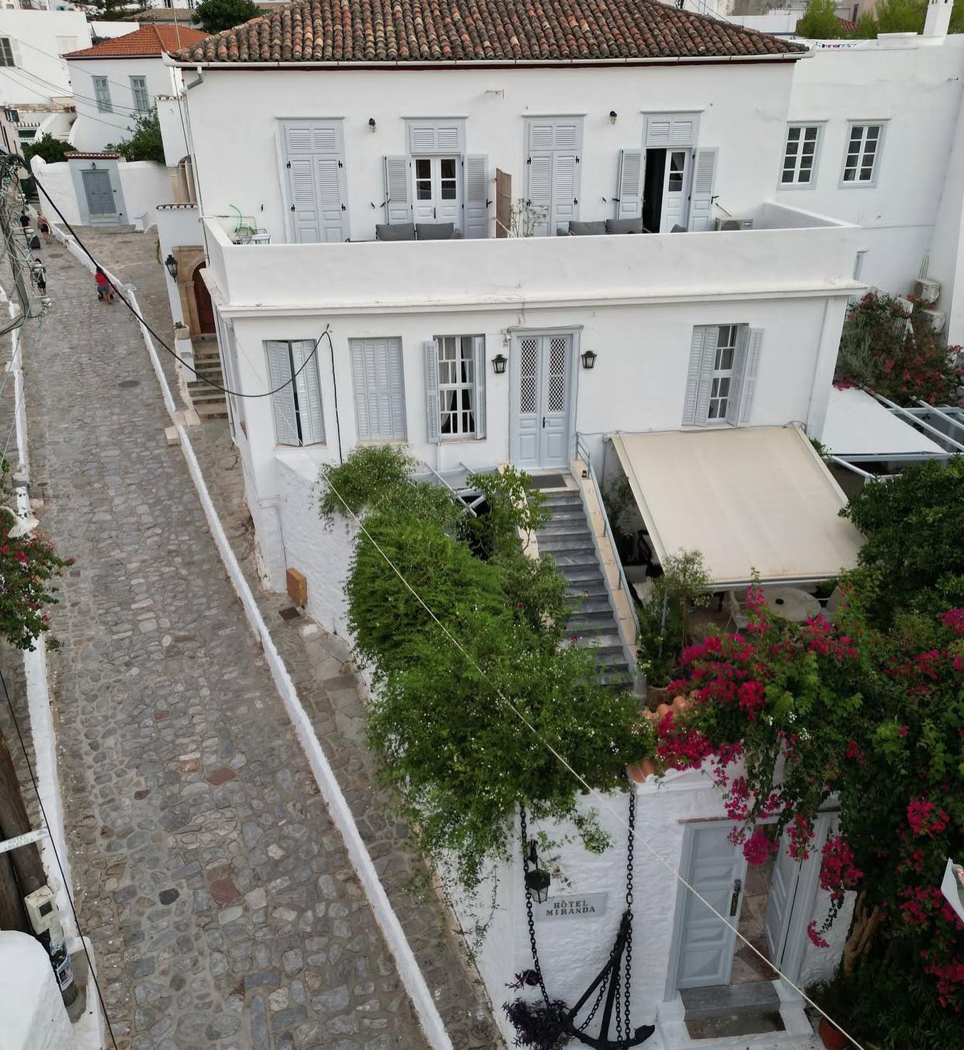 Sending our love to all our guests. 
2026 will be wonderful! 🕊️ 🤍🪷 

#newyear #january2026 #seeyousoon #greetings #mirandahydra