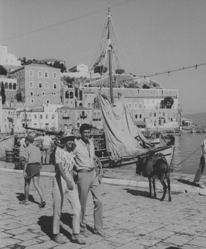 Melina Mercouri and Tony Perkins (2)_0